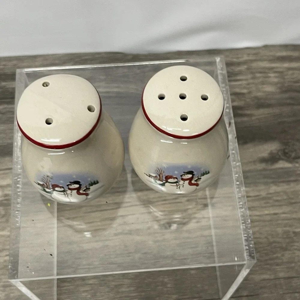 Snowman Salt and Pepper Shakers Set Ceramic Winter‎ Holiday Christmas Cream Red